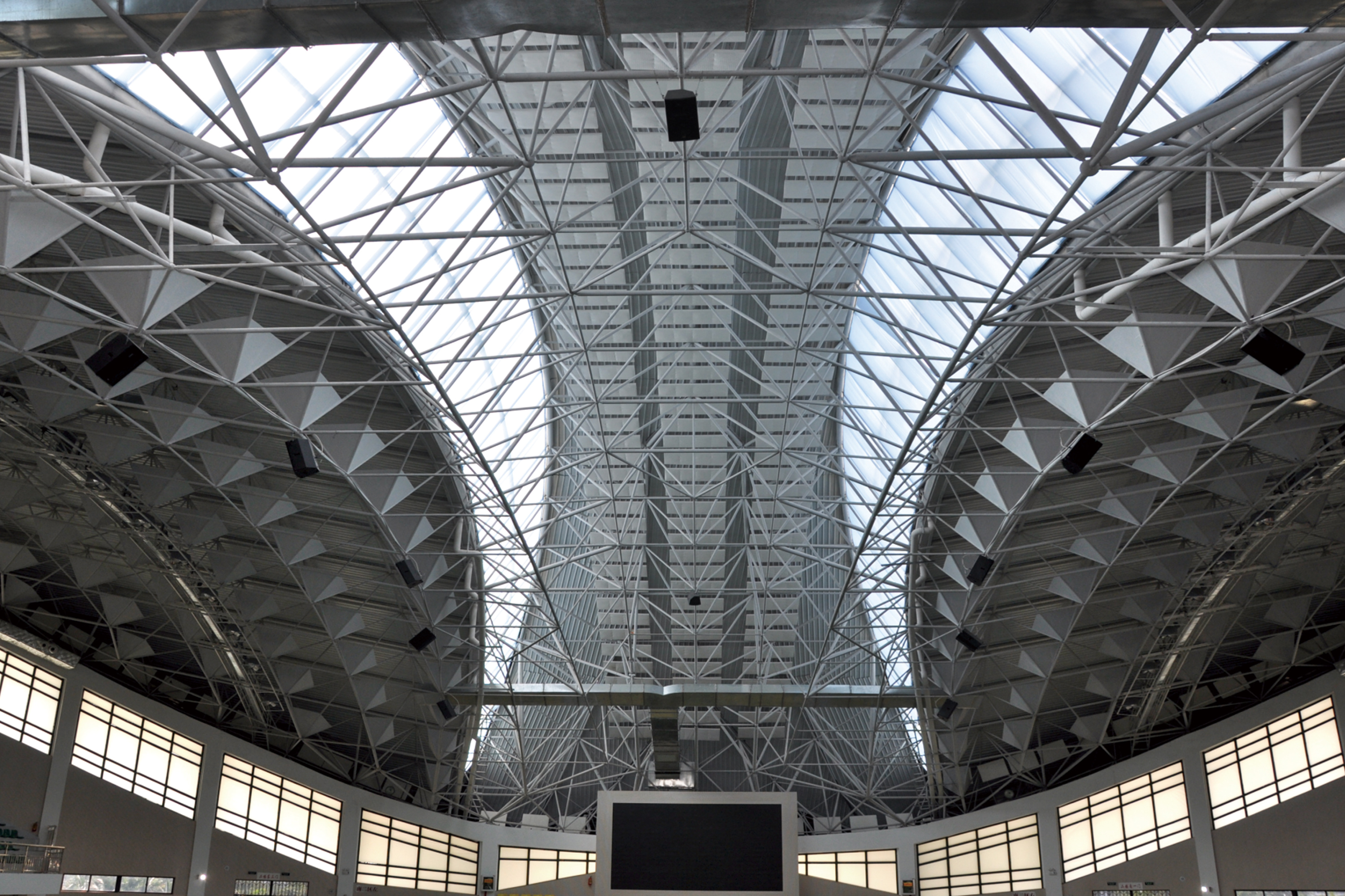 海南陵水縣體育館屋面網(wǎng)架結(jié)構(gòu)工程